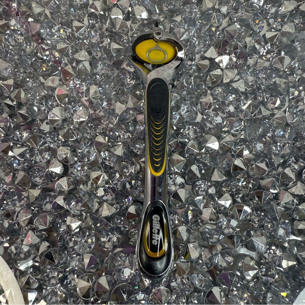 Gillette fusion Yellow & Black Handle